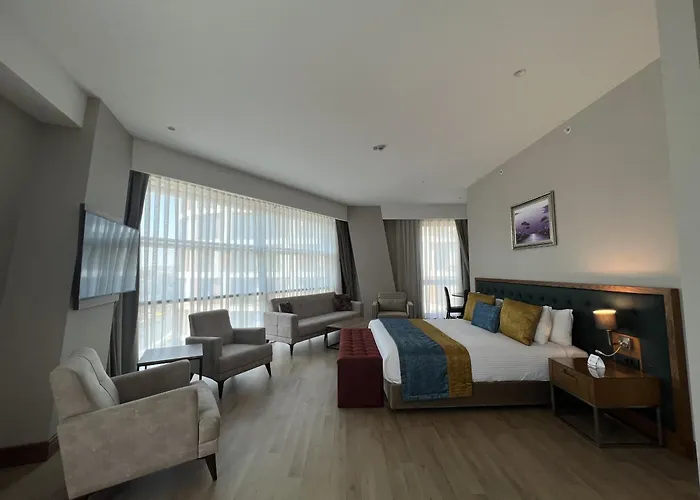 Cher & Taksim מלון